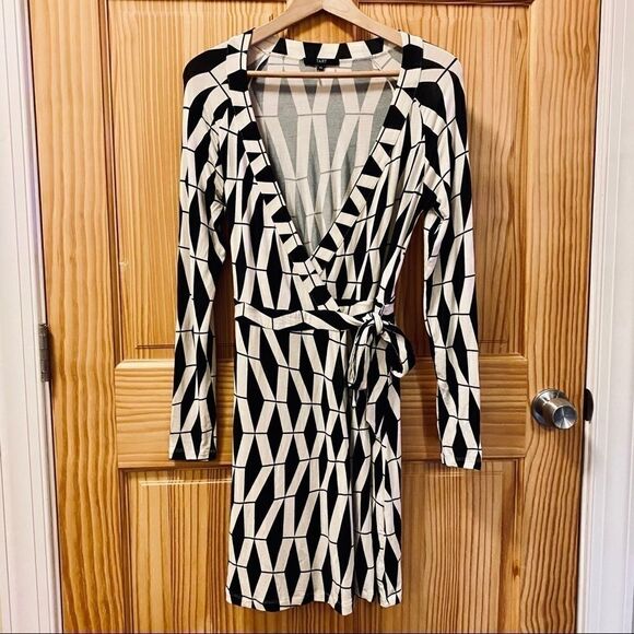 Tart Black White Patterned Long Sleeve Wrap Dress - Picture 2 of 7